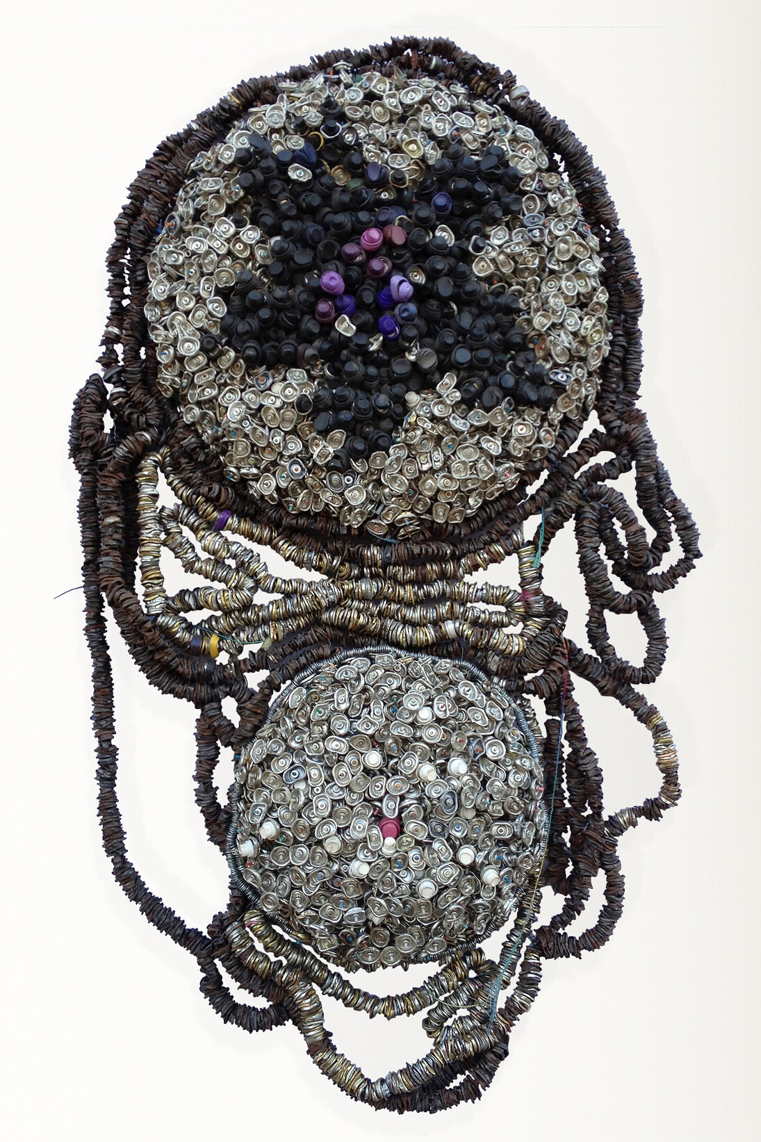 Moffat Takadiwa, Kamunhuwi Kendarama, 2015,
Found spray-can debris, 147 x 130 x 10cm,
Copyright the artist, courtesy Tyburn Gallery