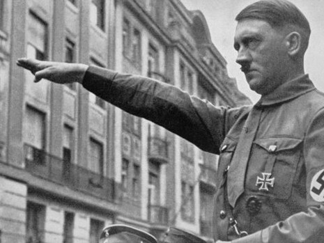 Adolf Hitler fue un político, militar y dictador alemán de origen austríaco