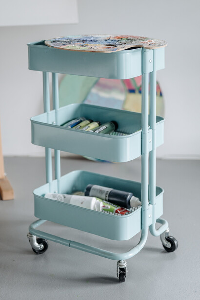 Liberdade para deixar as emoções fluirem em aula de expressão artística