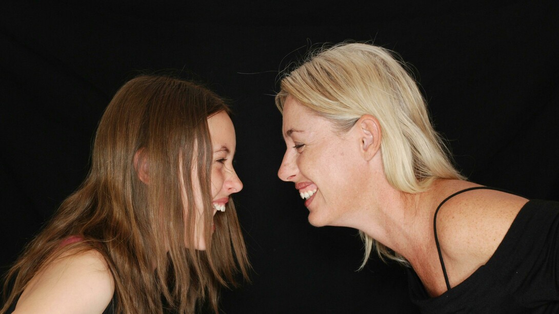 Os modelos de família são diversos, plurais e estão em constante transformação. Ainda assim, há papéis afetivos pouco discutidos socialmente. Um deles é o da tia presente, aquela que oferece carinho, escuta e atenção, mas que não carrega sozinha o peso das responsabilidades que recaem sobre a maternidade