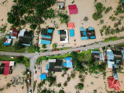 Os resultados indicam que a integração de soluções baseadas na natureza, sistemas de alerta precoce multiameaças e financiamento climático inovador constituem pilares fundamentais para a construção de resiliência