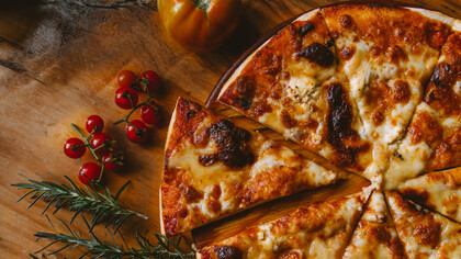 La clásica pizza Margarita. Las nuevas tendencias culinarias alegran los paladares mas exigentes de Caracas, Venezuela
