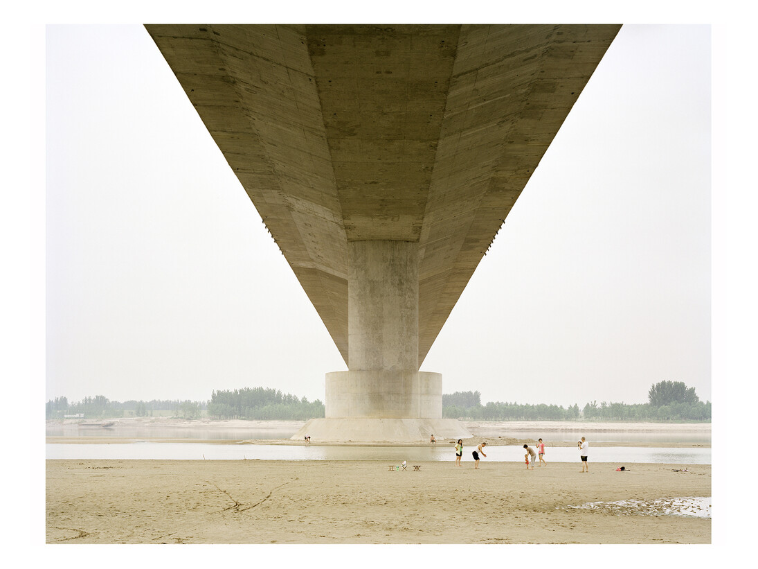 Zhang Kechun, A Family Spending the Weekend Under a Bridge, 2011, courtesy of Huxley-Parlour Gallery/Osborne Samuel