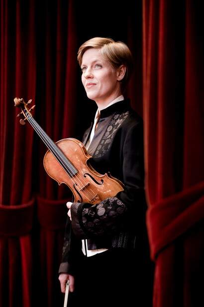 La violinista Isabelle Faust, foto Simon Van Boxtel