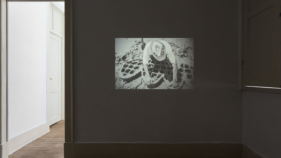 The Unbalanced Land. Courtesy of Galeria Madragoa