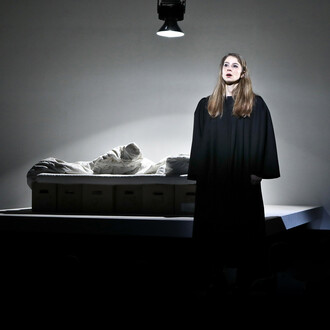 Prima facie. Mit freundlicher genehmigung des Residenztheater