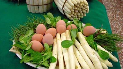 Asparagi e uova, di Amedeo Sandri e Maurizio Falloppi