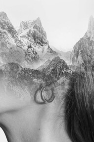 As mulheres — poetisas ou poetas — que sentem com corpo e alma a estilhaçar suas palavras pelo mundo arrebatam-nos e encantam-nos. Cada uma a seu jeito. Elas expressam a energia da conexão feminina com a natureza — que todas nós temos —, permitem a comunhão com o invisível e integram o mistério ao corpo físico. Graças às poetisas, lembramo-nos de que somos céu e terra, sonho e matéria a viver na terceira dimensão a abraçar os versos que nos rodeiam e a saborear o feminino em palavras