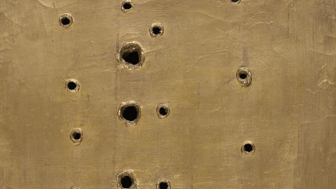Lucio Fontana: Concetto spaziale, 1960, Gold on pink oil on canvas, 52 x 45 cm / 20.5 x 17.7 in