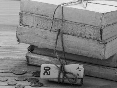 Cuando el poder político y el religioso se entrelazan, la economía de la fe se convierte en una forma más de control social y legitimación del privilegio