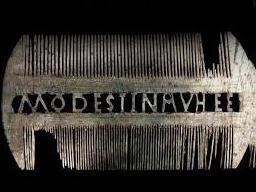 Pettine con incisione del nome del proprietario sull’impugnatura, conservato al British Museum