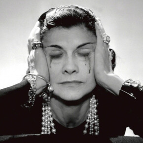 Femmes au bord de la crise de guerre by Yves Hayat. Courtesy of Mark Hachem Gallery