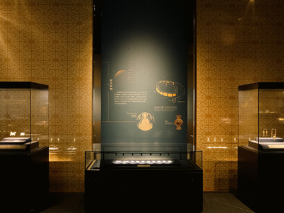 Radiance: ancient gold ornaments from the mengdiexuan collection of the Hong Kong Palace Museum, exhibition view. Courtesy of Capital Museum