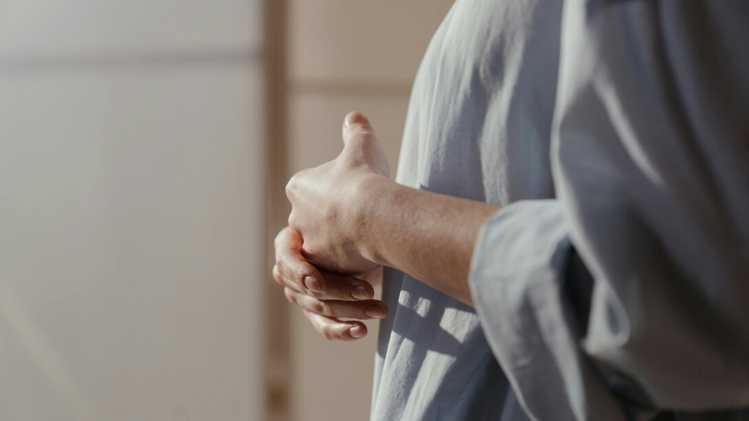 Explore como a divisão e a insegurança afetam nossas decisões e percepções. Como esses conflitos podem levar à ansiedade e ao desespero, e a importância de restaurar a unidade para superar essas dificuldades