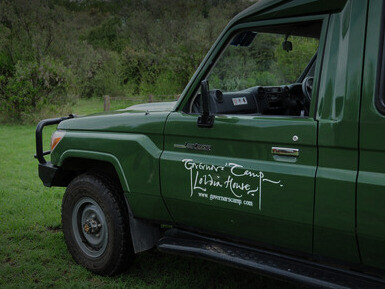 Jeep. Africa. Un safari a piedi è tutto questo e molto di più: una lezione di vita nel cuore pulsante di una natura selvaggia e prorompente e un condensato di emozioni ancestrali. I primi sintomi del mal d’Africa