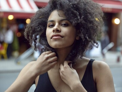 Vanessa "Van" Keefer (Zazie Beetz) , Earn’s best friend and mother of his daughter