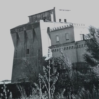 Foto del Castello di Castel Volturno, in provincia di Caserta. Dal catalogo della soprintendenza Archeologia, belle arti e paesaggio per le province di Caserta e Benevento 