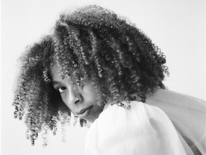 Mulher negra. O debate sobre a mulher e sobre a sua inferiorização na sociedade torna-se cada vez mais importante