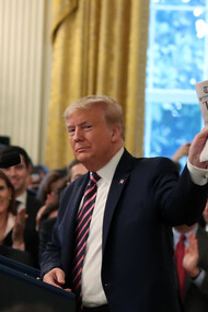Donald Trump celebra su absolución