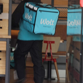 Between pick up and drop off, video still. Courtesy of Musa Museum