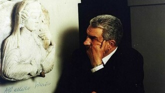 Federico Zeri nel suo studio