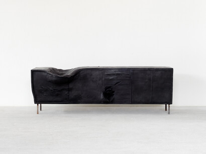 Erwin Wurm,
Horse (Sideboard), 2015
Bronze, black patina, iron. 300 kgs
65 x 203 x 63 cm (25,59 x 79,92 x 24,8 in) 
Courtesy Galerie Thaddaeus Ropac, Paris/Salzburg
photo: Eva Würdinger

