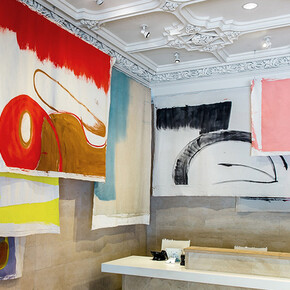 Using Walls, Floors, and Ceilings: Vivian Suter, Exhibition view. Courtesy of The Jewish Museum 