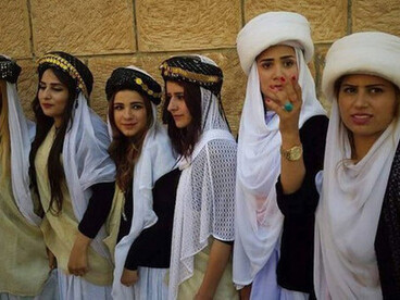 À Baashiqa, en Irak, des fidèles participent au « Tawwaf », un rituel yézidi symbolisant la résilience spirituelle et la transmission de la mémoire collective