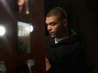 Il testo di Friel è diventato un’ossessione per me, forse per le domande che pone su fede, abilità, illusione e la complessa natura del miracolo