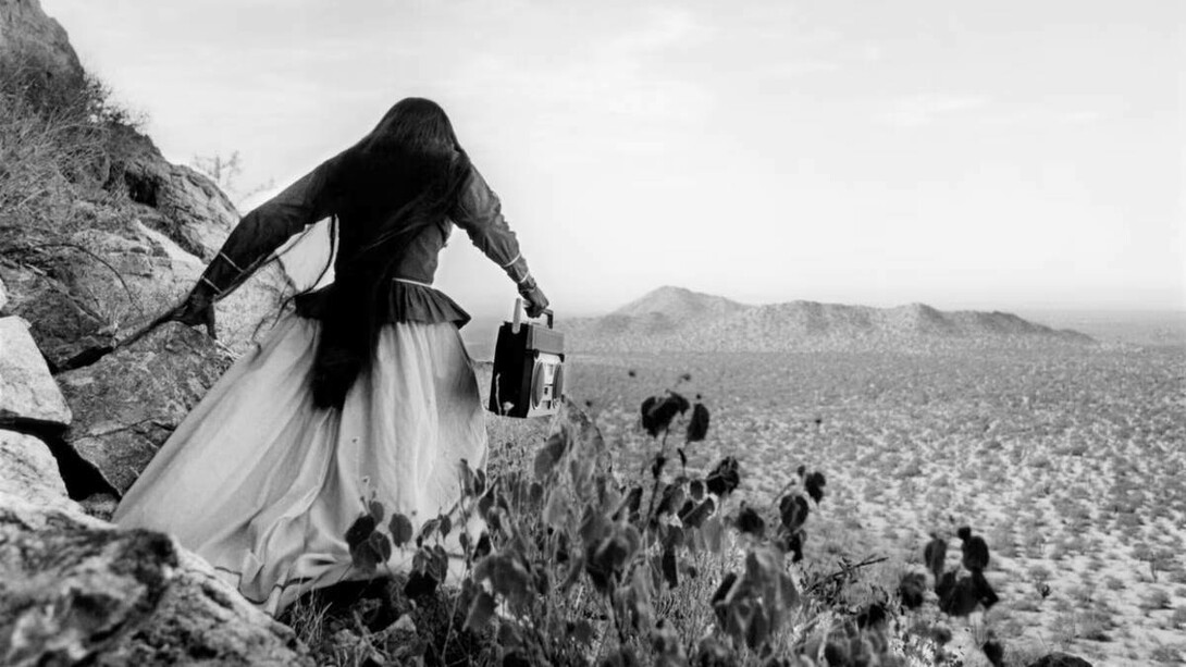 Graciela Iturbide, Mujer ángel (detail), Sonora-Wüste, Mexico, 1979. Courtesy of FOMU Foto Museum © Graciela Iturbide