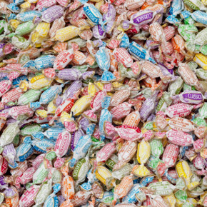 Felix Gonzalez-Torres, Exhibition view. Courtesy of David Zwirner