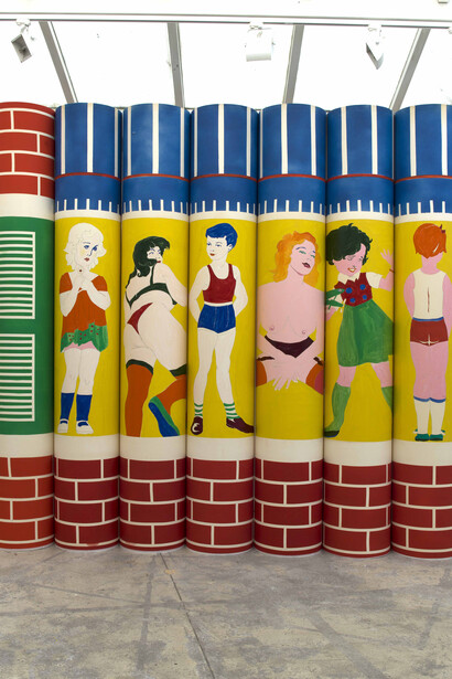 Alain Jacquet, Fresque Iolas « Construction Game » (détail), 1963, Technique mixte sur papier / Mixed media on paper, 21 cylindres de 300 cm de haut et 45 cm de diamètre, dimensions globales variables / 21 cylinders of 118 1/8 in. hight and 17 3/4 in. diameter (each), variable dimensions, Courtesy Comité Jacquet et Galerie GP & N Vallois, Paris. Photo : Fabien Jacquet