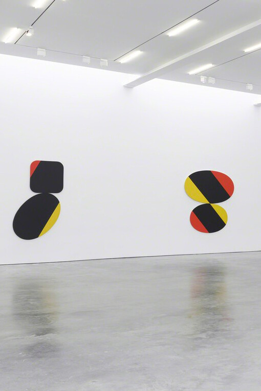 Leon Polk Smith, Exhibition view. Courtesy of Lisson Gallery