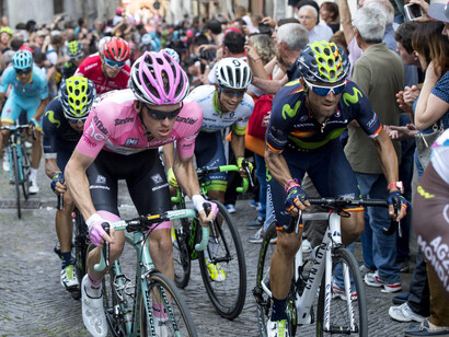 Il gruppo sul muro in Via dei Principi d'Acaja