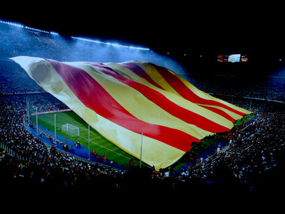 La bandera más grande se desplegó en el Camp Nou