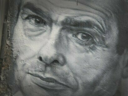 Retrato Pintado de Pierre Bourdieu. Apesar das críticas de Bourdieu e outros sobre as limitações da biografia, sua capacidade de humanizar e detalhar a história a torna uma ferramenta indispensável para os historiadores que buscam uma compreensão mais rica e complexa do passado e do presente