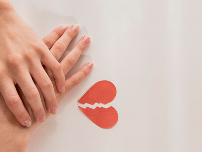 La idea romántica de que las parejas antiguas soportaban más en sus relaciones no siempre refleja amor, sino la presión social de cumplir con expectativas