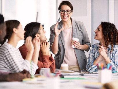 Carisma es la capacidad de comunicar un mensaje claro, visionario e inspiracional que cautive y motive a la gente