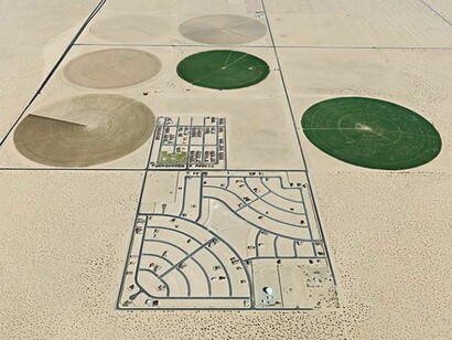 Edward Burtynsky, Pivot Irrigation/ Suburb, south of Yuma, Arizona, 2011 Chromogenic color print 48 x 64" Edition 4/12