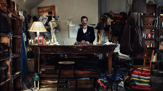 Dimitri Villoresi nella sua bottega