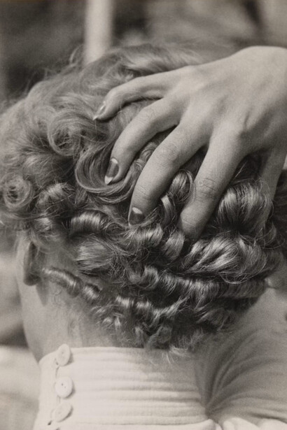 Lee Miller, Woman with hand on head (also known as coiffure) (detail), 1931. Courtesy of the Art Institute of Chicago