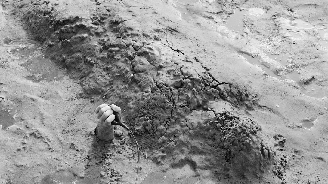 Jenny Calivas, Self-portrait while buried #11 (detail), 2021. Courtesy of Yancey Richardson Gallery