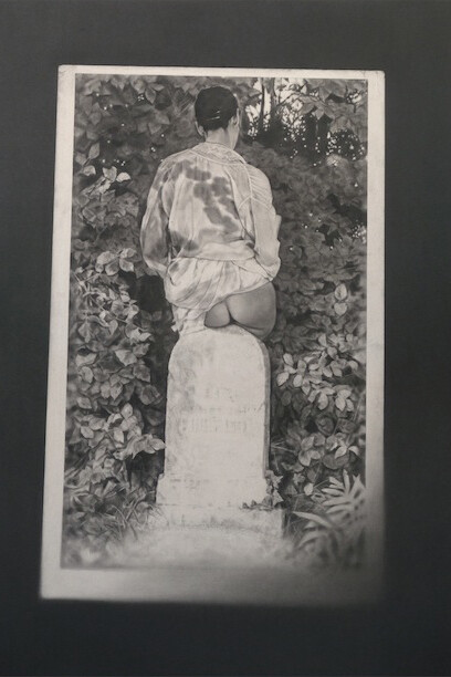 João Vilhena, Foi dans la messe, 2015, dessin, pierre noire sur carton gris, 140,5 x 101 cm, Courtesy Galerie Alberta Pane 