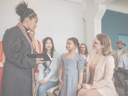 Religione come setta. Queste piccole ma intense realtà sono state oggetto di interesse negli ultimi anni di rappresentazioni cinematografiche, che hanno permesso di riuscire a comprendere o almeno conoscere quale sia la vita reale e quotidiana di chi, per scelta propria o per cultura familiare, si ritrova a fare i conti con una vita vissuta tra l’essere e il dover essere