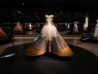 Charles James. Beyond Fashion