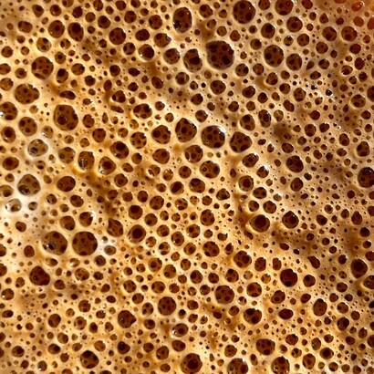 Più che un semplice metodo di conservazione, la fermentazione rappresenta una forma di "digestione esterna" che alleggerisce il lavoro del nostro organismo e valorizza le proprietà del cibo