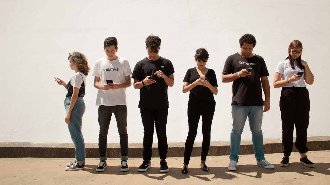 Cet outil qu'est le téléphone portable, s'est-il transformé en instrument vicieux qui, à defaut de vouloir rapprocher le monde n'a fait que nous éloigner encore plus les uns des autres ?