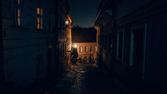 Las leyendas urbanas son relatos que se extienden espontáneamente y conectan con lo oscuro de nuestra imaginación