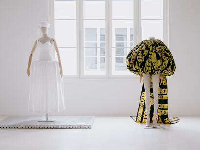 Vari artisti, The waves, vista della mostra. Per gentile concessione della Galleria di 10 Corso Como