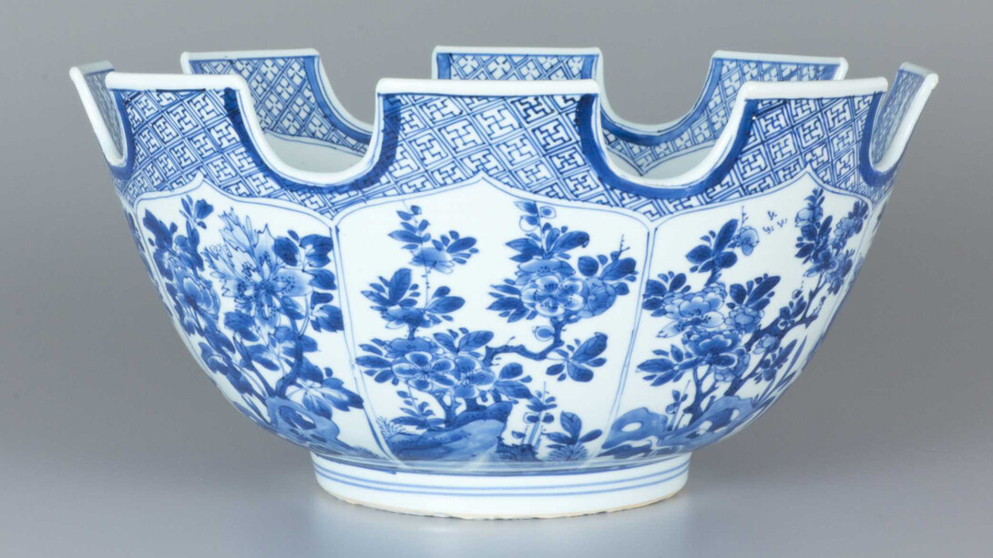 Monteith, circa 1700, Qing Dynasty, Kangxi Reign (1661 – 1722). Courtesy of Norton Museum of Art